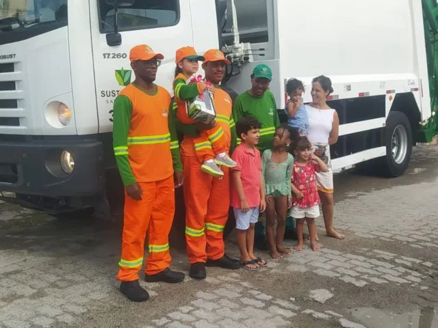 Aniversário de Heloisa, tema Coleta de Lixo