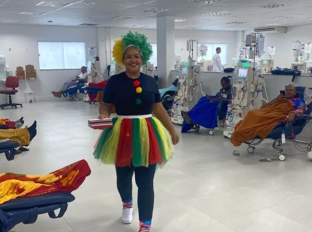 Folia e muita emoção no bloquinho de carnaval animam pacientes da Clínica de Hemodiálise de Santo Estêvão (CNSE)