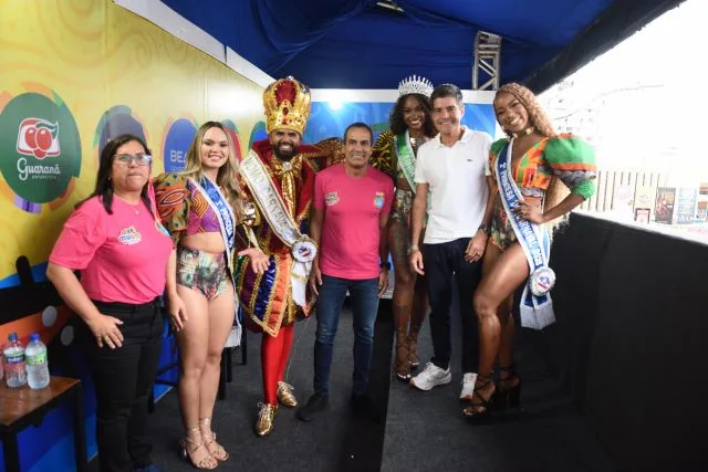 Prefeito Bruno Reis entrega chave da cidade ao Rei Momo e abre oficialmente o Carnaval de Salvador