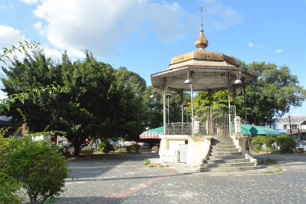 Praça Eduardo Fróes da Mota em Feira de Santana