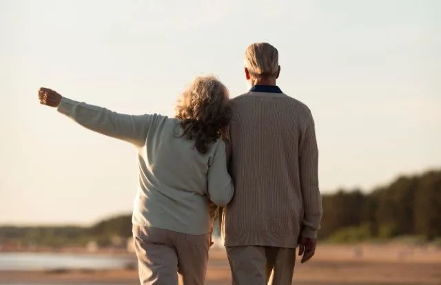 casal acima de 70 anos