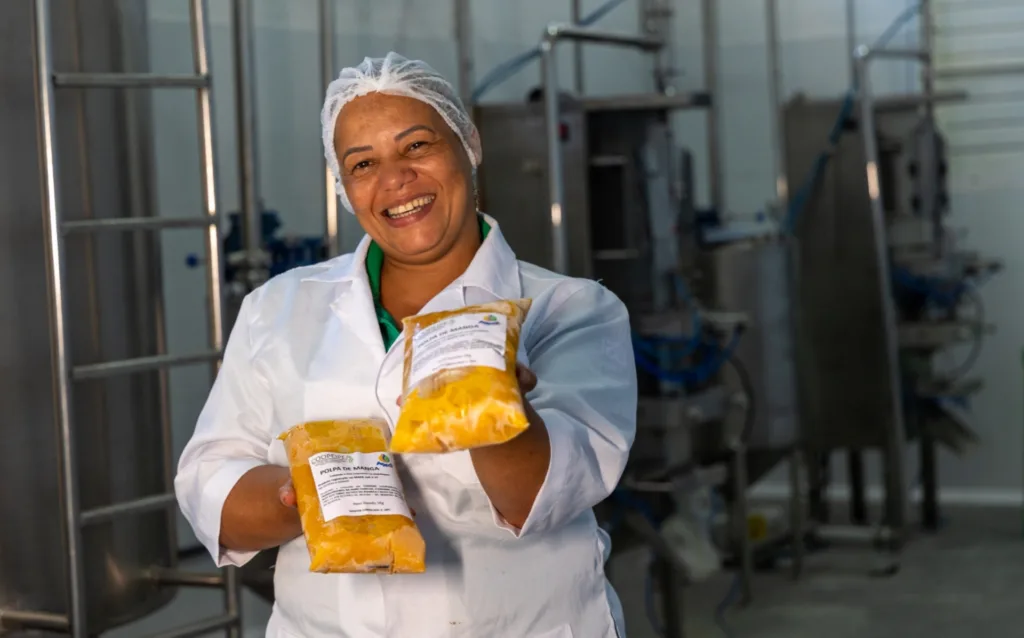 Mulheres rurais do Vale do Jiquiriçá ampliam produção de polpas de frutas com agroindústria familiar