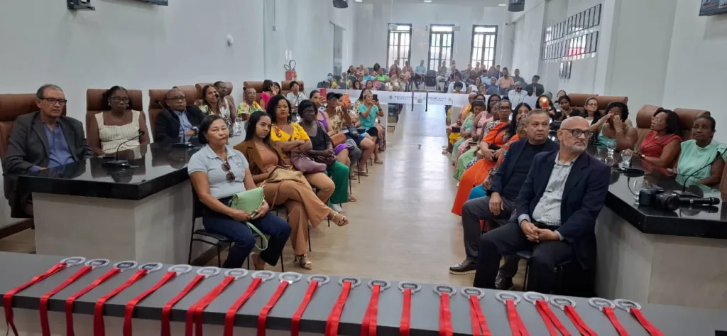 sessão Câmara Municipal em homenagem as mulheres feirantes