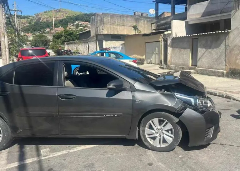 Veículo de um dos policiais