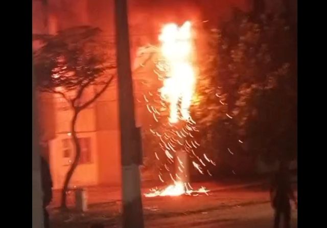 Incêndio em postes de eletricidade assustam moradores no bairro Aviário