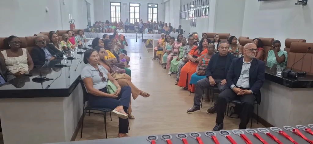 sessão Câmara Municipal em homenagem as mulheres feirantes