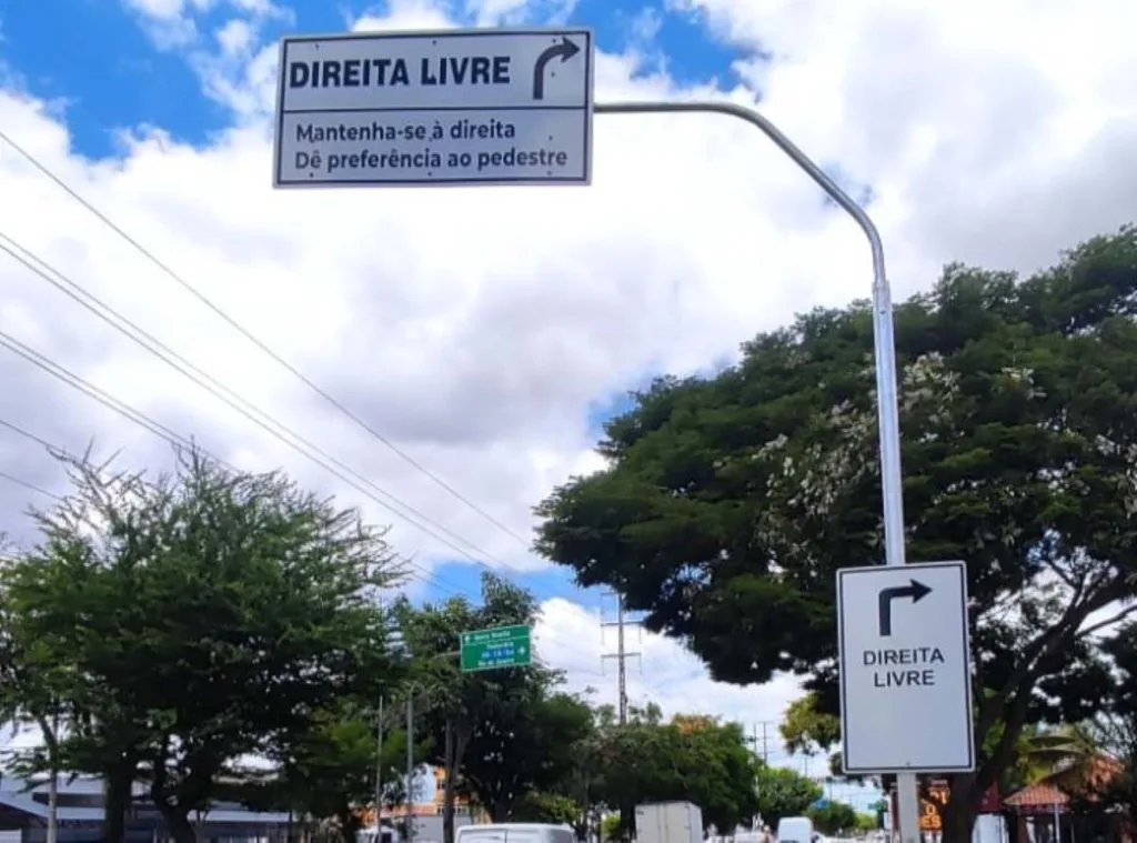Direita Livre na Avenida Maria Quitéria