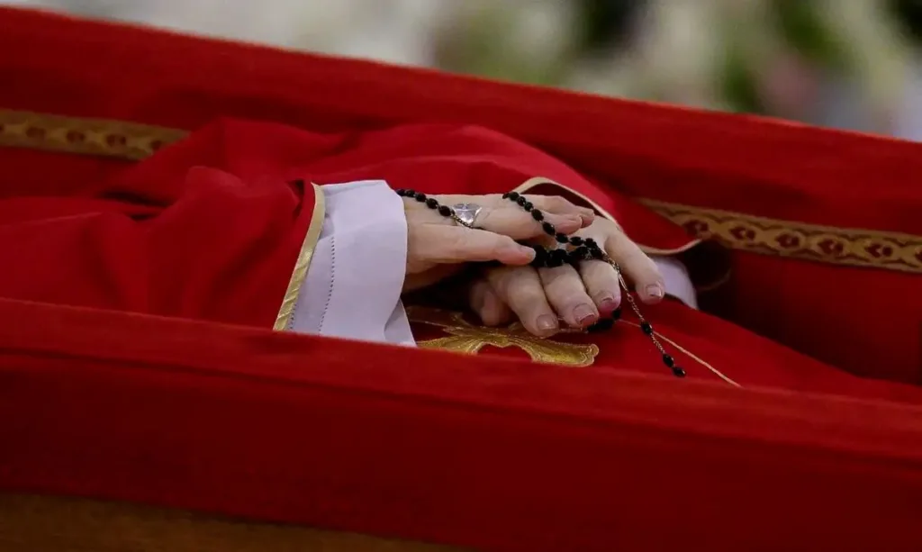 velório do papa francisco é aberto ao público no Vaticano