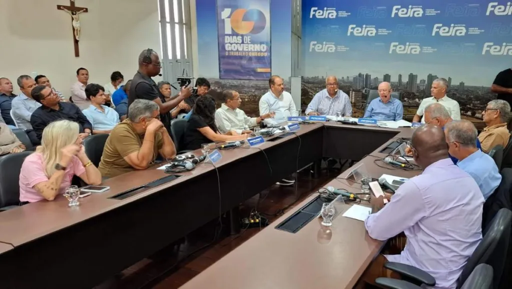 Avenida Presidente Dutra terá pistas exclusivas para ônibus e motos, anuncia prefeito