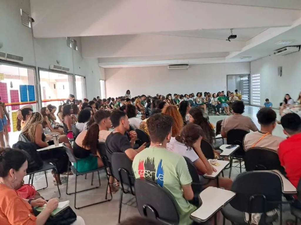 Jovens espíritas debatem a ecologia durante congresso (11)
