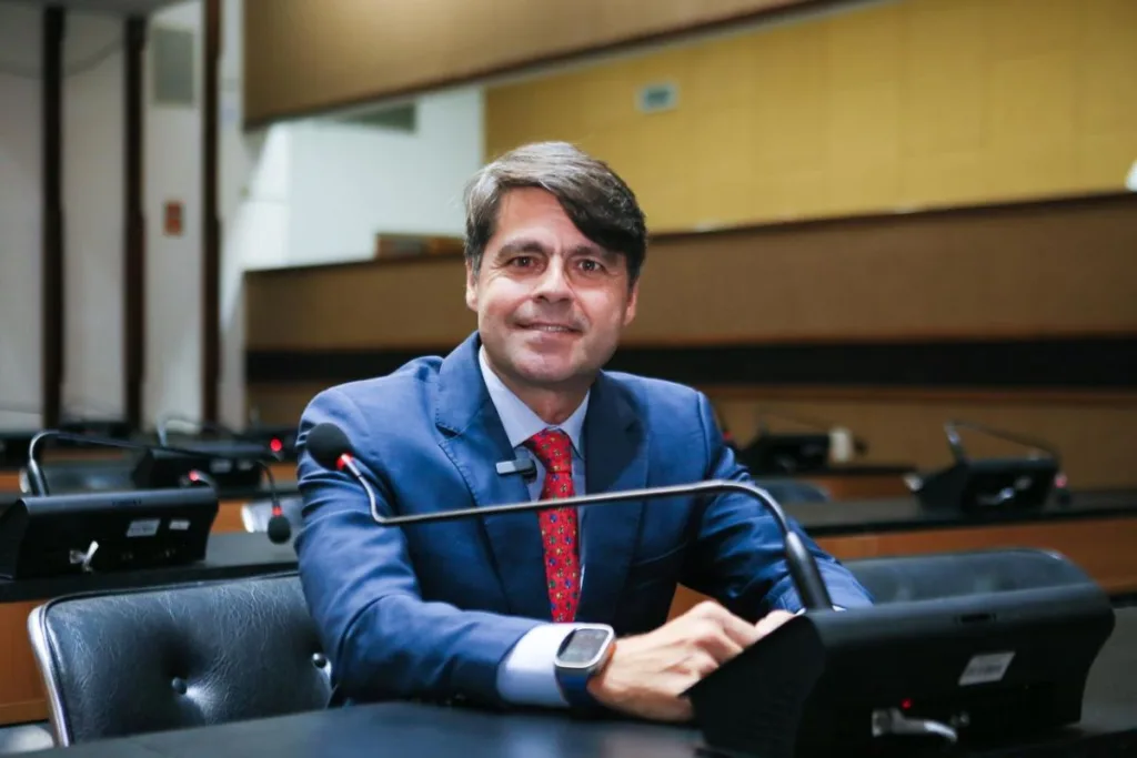 Paulo Câmara propõe criação da central de treinamento para cão-guia na Bahia