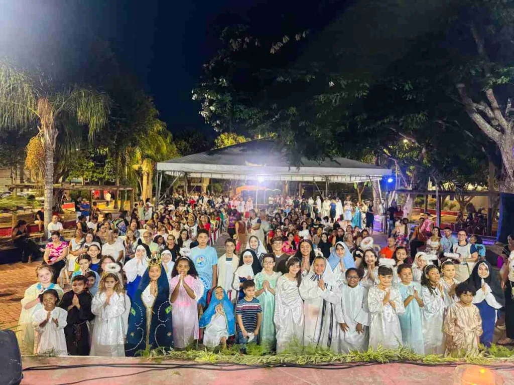 Praça da Kalilândia vira cenário de encontro da religião e cultura com celebração de Páscoa1