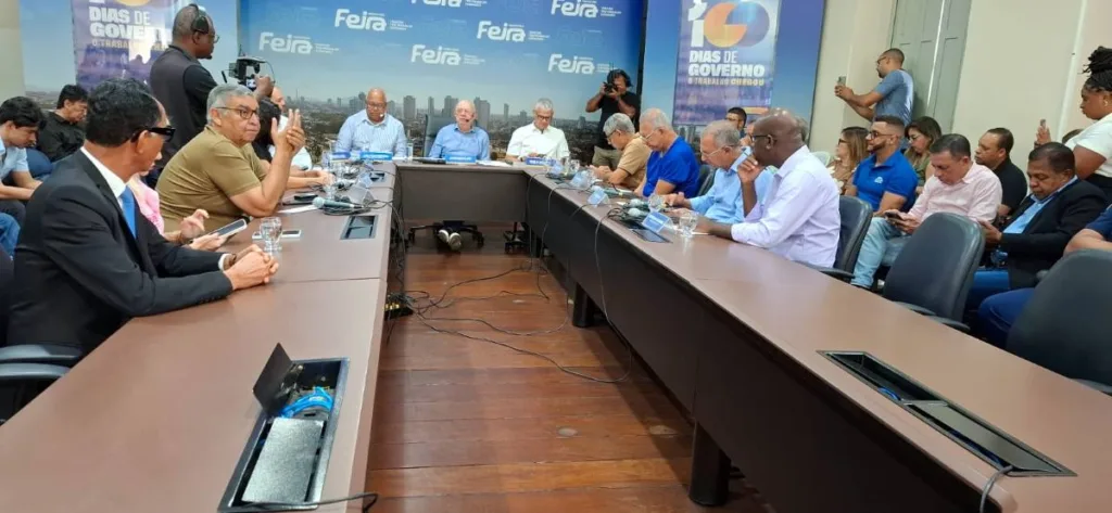Avenida Presidente Dutra terá pistas exclusivas para ônibus e motos, anuncia prefeito 