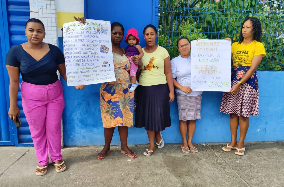 Manifestação na Escola Municipal Vereador Antônio Carlos Coelho