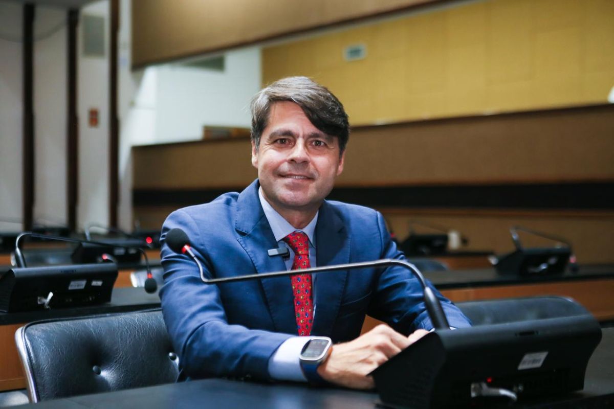 Paulo Câmara propõe criação da central de treinamento para cão-guia na Bahia
