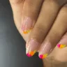 unhas em gel e com decoração neon são destaque em Feira de Santana