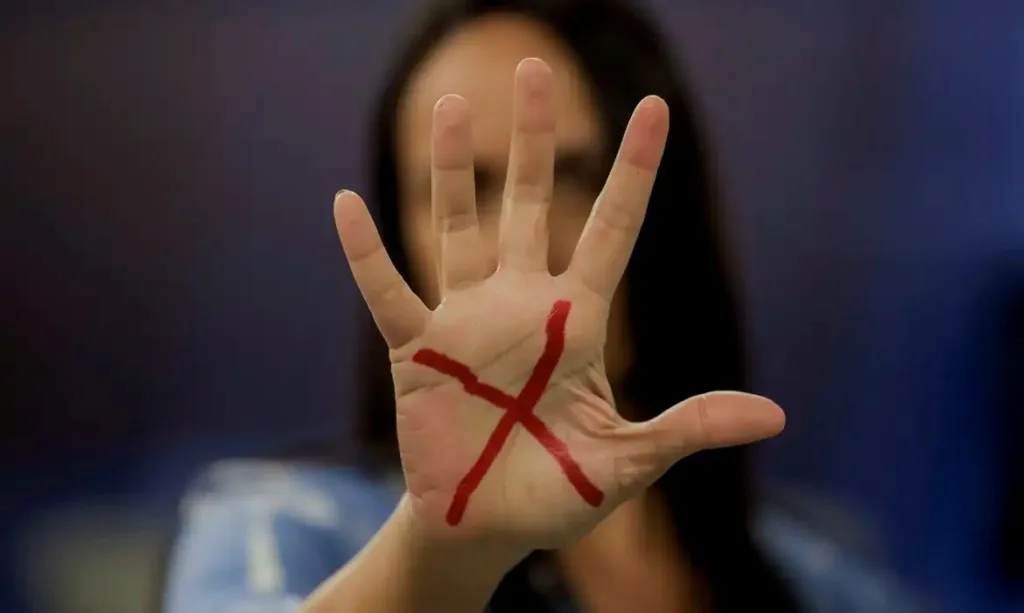 Mulheres vítimas de violência podem ter reconstrução dentária pelo SUS Mulheres vítimas de violência podem ter reconstrução dentária pelo SUS