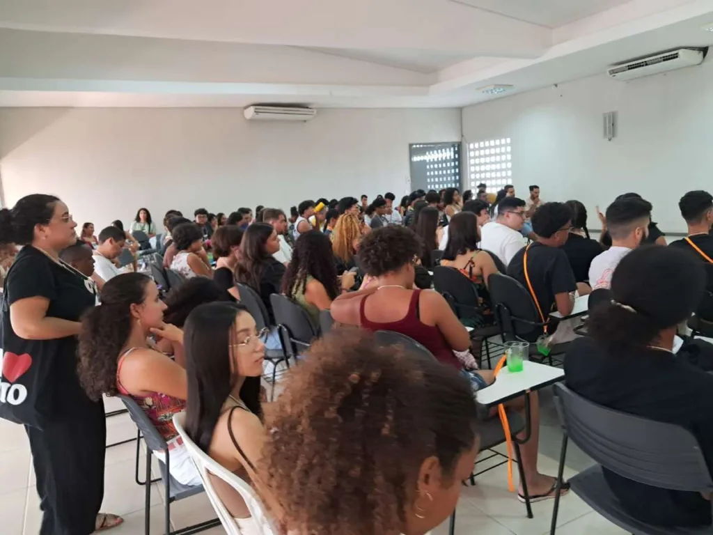 Jovens espíritas debatem a ecologia durante congresso (7)