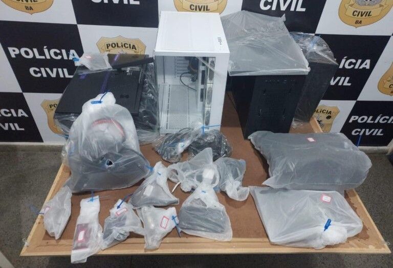 Polícia investiga caso de cão supostamente abandonado em via pública