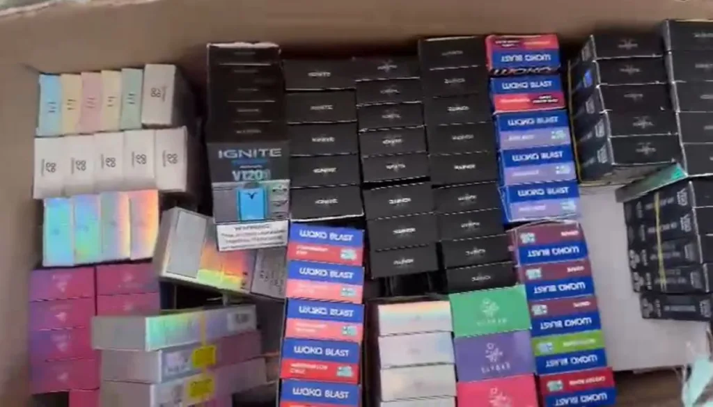 PRF apreende cigarros e perfumes em Feira de Santana (2)
