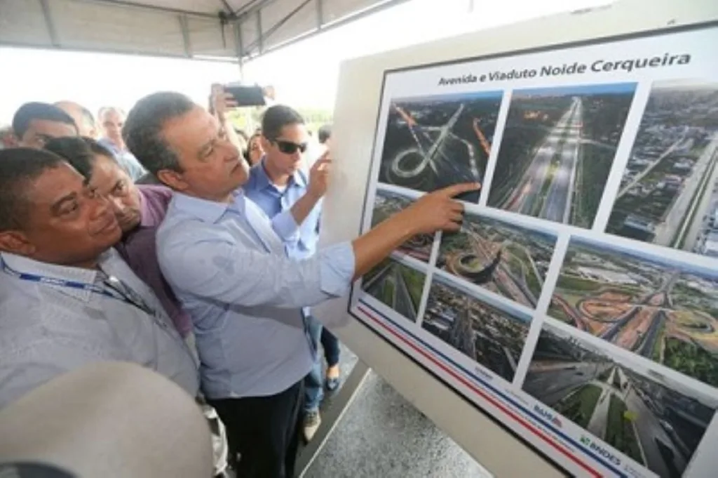 Alça de acesso do viaduto da BR-324 à Avenida Nóide Cerqueira