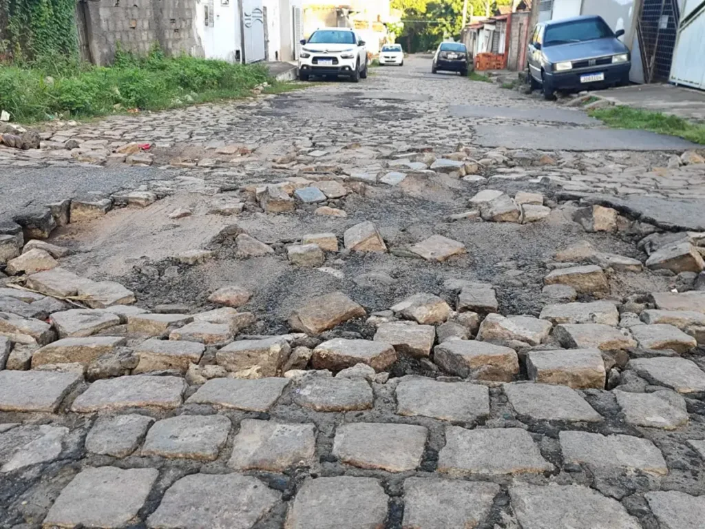 Moradores reclamam de ruas intrafegáveis em bairros de Feira de Santana