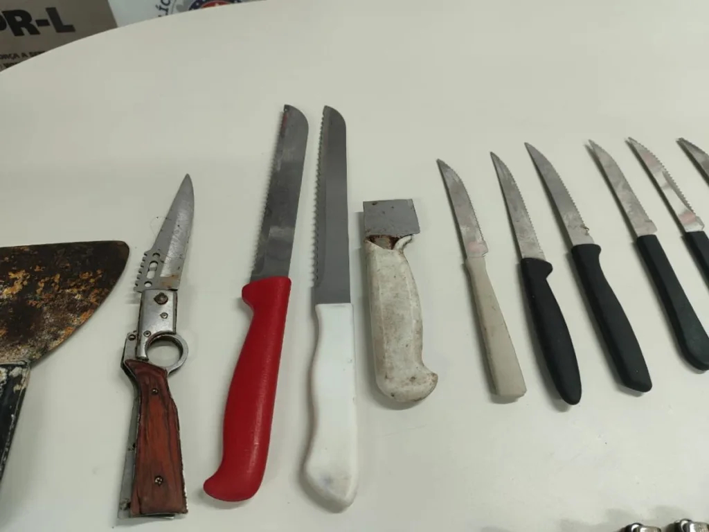 Garfo, pente, tesoura, prego, isqueiros; veja materiais apreendidos pela Polícia Militar nos portais de acesso da Micareta