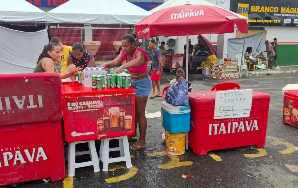 Ambulantes comemoram primeiro dia de vendas na Micareta