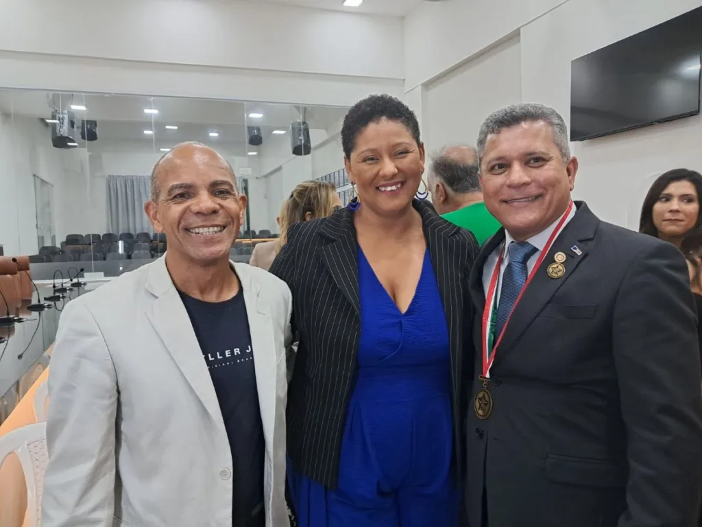 Juscelino Brito recebe Comenda Maria Quitéria na Câmara Municipal de Feira de Santana