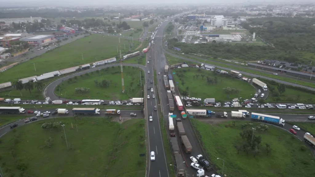 Viaduto Portal do Sertão (BR-324), em Feira de Santana
