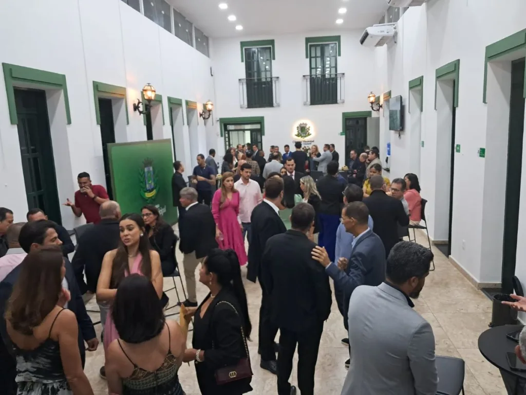 Juscelino Brito recebe Comenda Maria Quitéria na Câmara Municipal de Feira de Santana