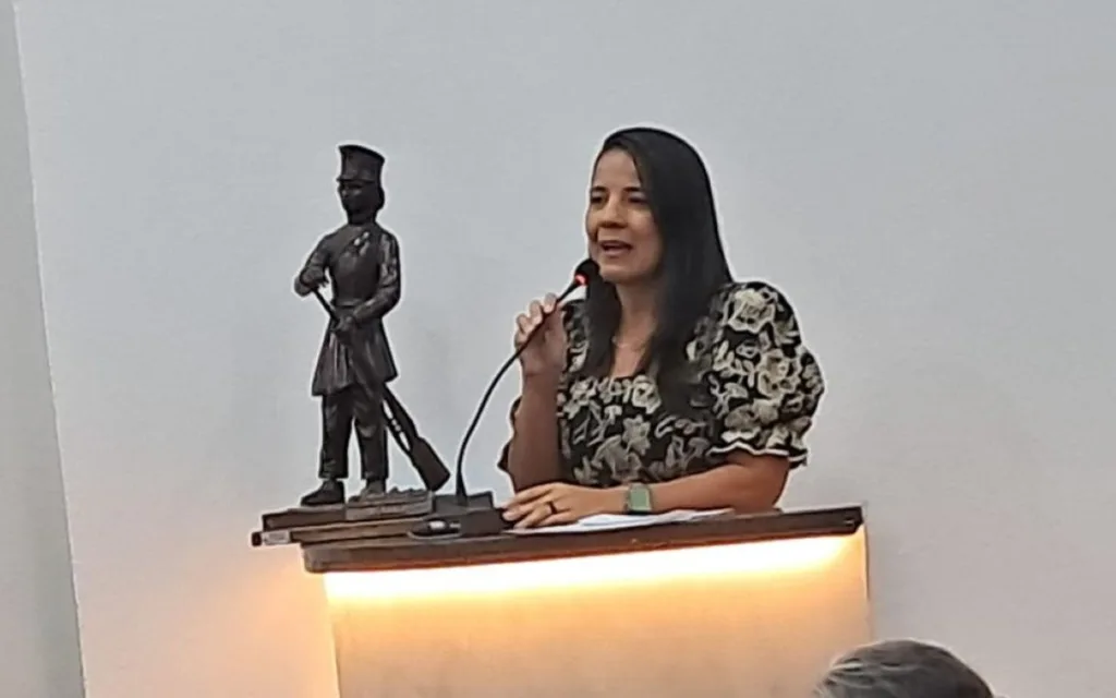Secretária Rowenna Brito