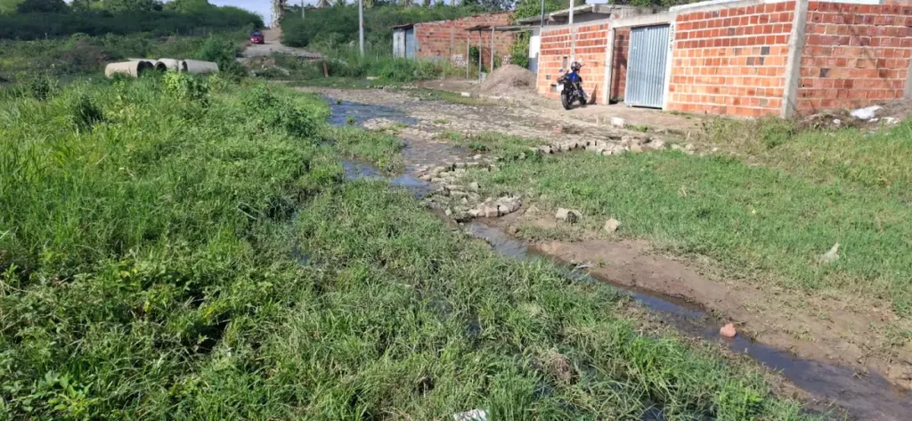 Moradores reclamam de ruas intrafegáveis em bairros de Feira de Santana