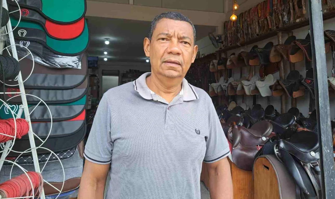 Comerciantes relatam prejuízos por conta de cratera no Anel de Contorno; obras não tem prazo para acabar