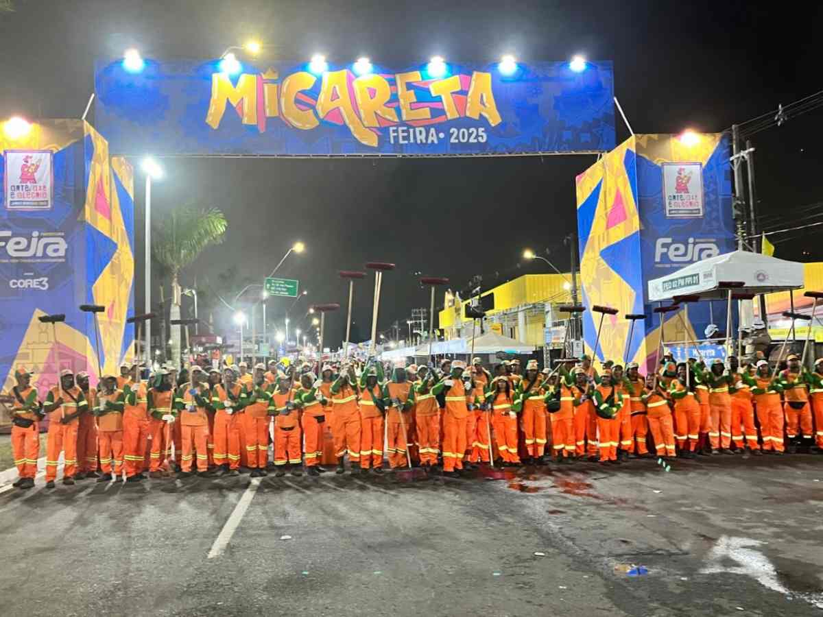 Bloco da Limpeza encerra primeiro dia da Micareta com mais de 11 toneladas de resíduos coletados
