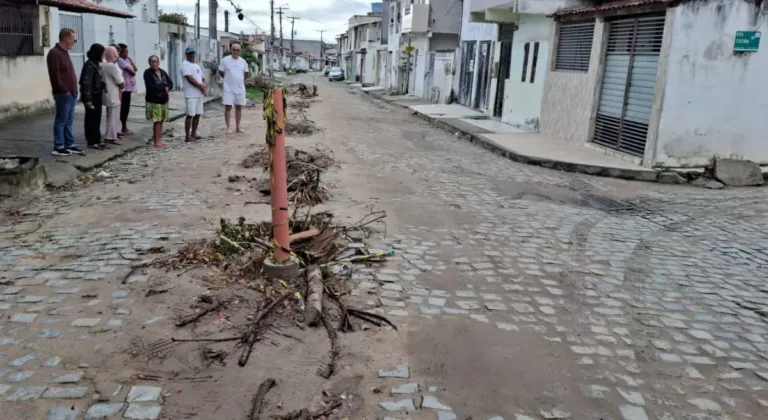Moradores do Caseb cobram conclusão de obra da Embasa