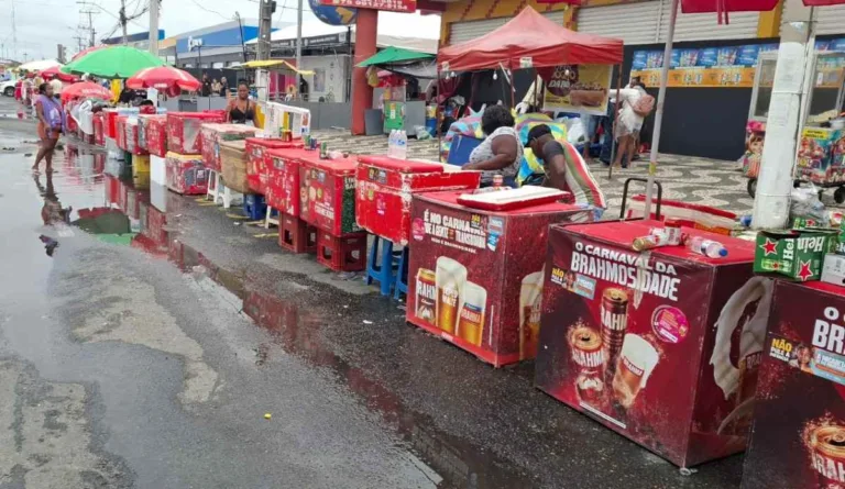 Ambulantes comemoram primeiro dia de vendas na Micareta