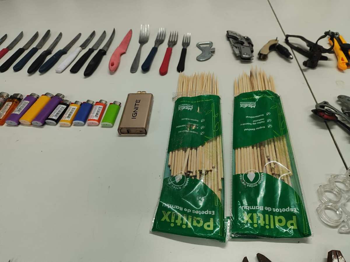 Garfo, pente, tesoura, prego, isqueiros; veja materiais apreendidos pela Polícia Militar nos portais de acesso da Micareta