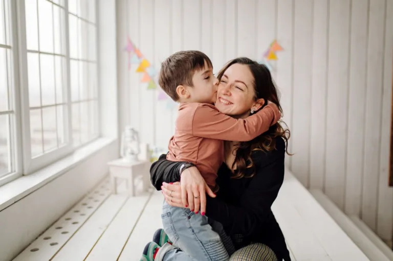 Maternidade consciente: como o amor prepara os filhos para a autonomia