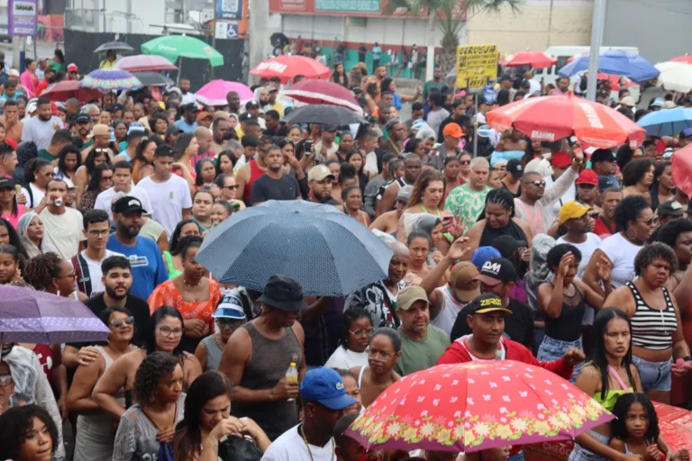 Arrastão da Micareta de Feira 2025 com Thiago Aquino e Timbalada