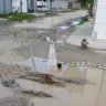 Problemas que se repetem: buracos, alagamentos e falta de limpeza pública; confira os flagrantes da comunidade