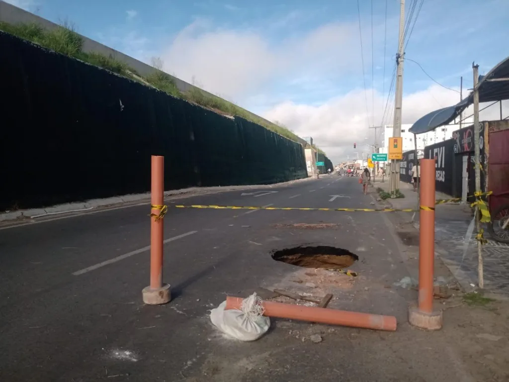 Cratera no Anel de Contorno