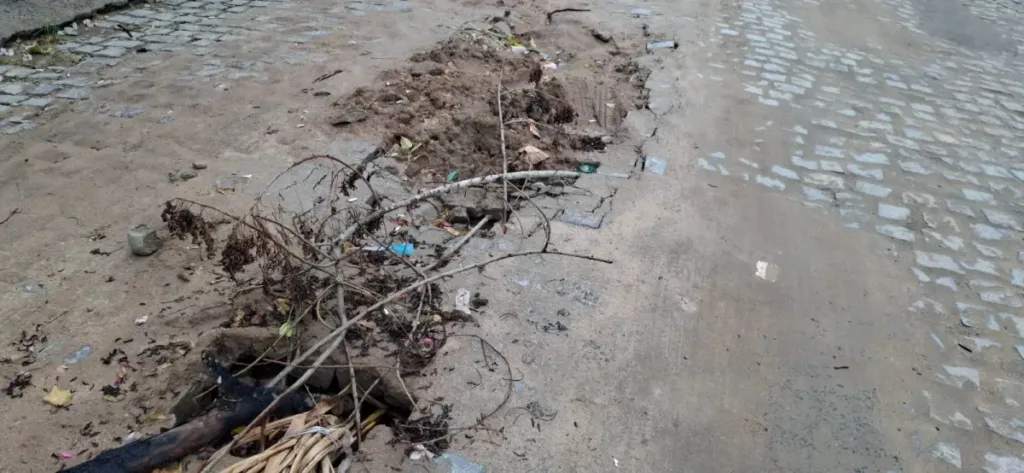 Moradores do Caseb cobram conclusão de obra da Embasa