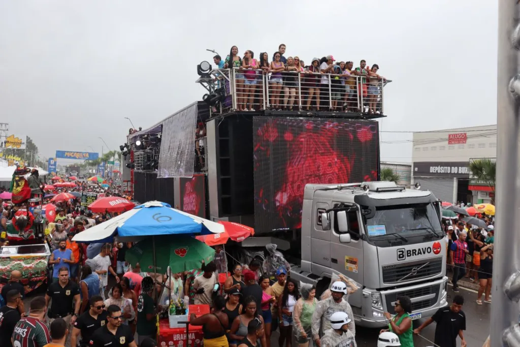 Arrastão da Micareta de Feira 2025 com Thiago Aquino e Timbalada