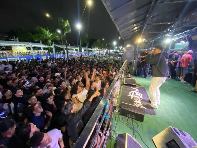 Jovem Dex leva o trap à Micareta de Feira e emociona o público com show potente