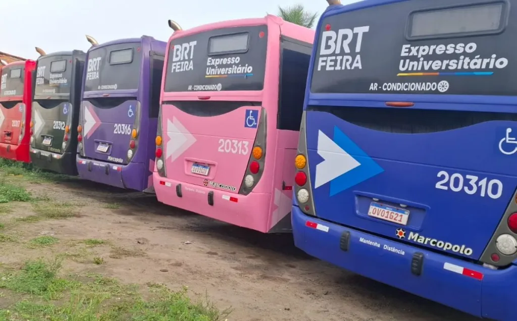 Protesto de moradores bloqueia saída de ônibus para presta