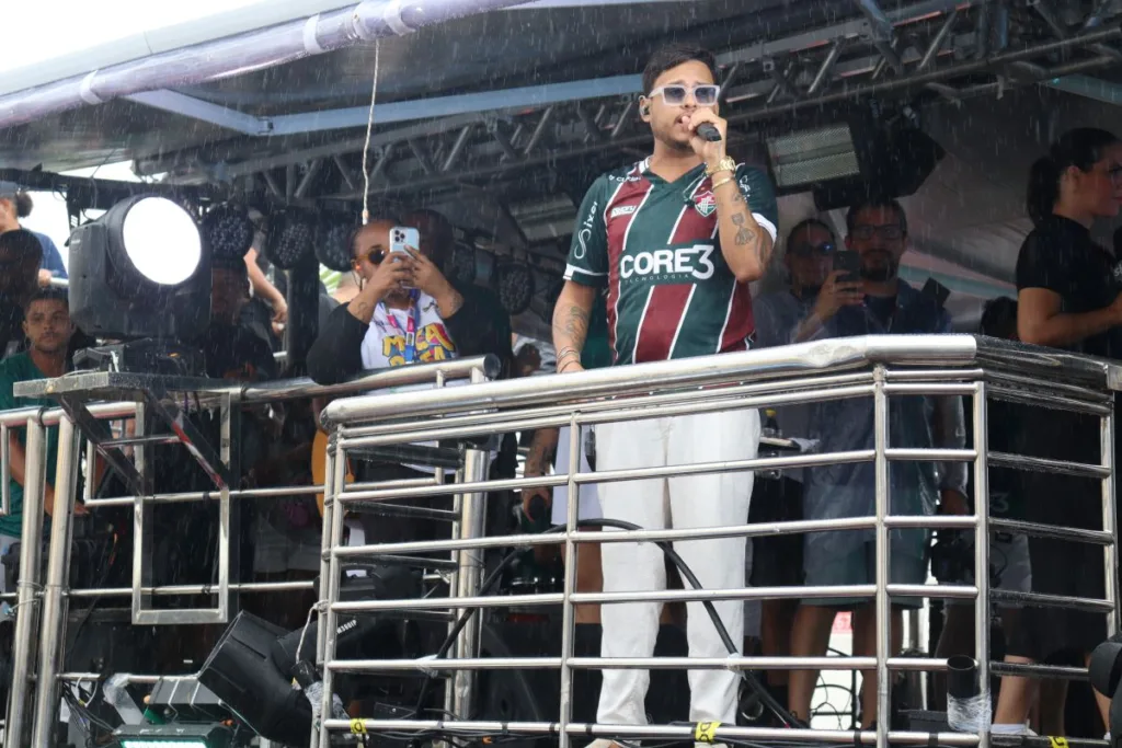 Thiago Aquino no arrastão