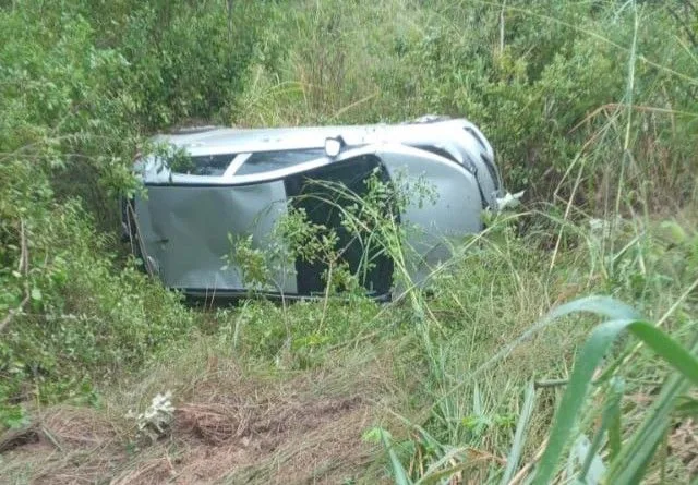 Professora morre vítima de acidente entre carro e moto na BA-026
