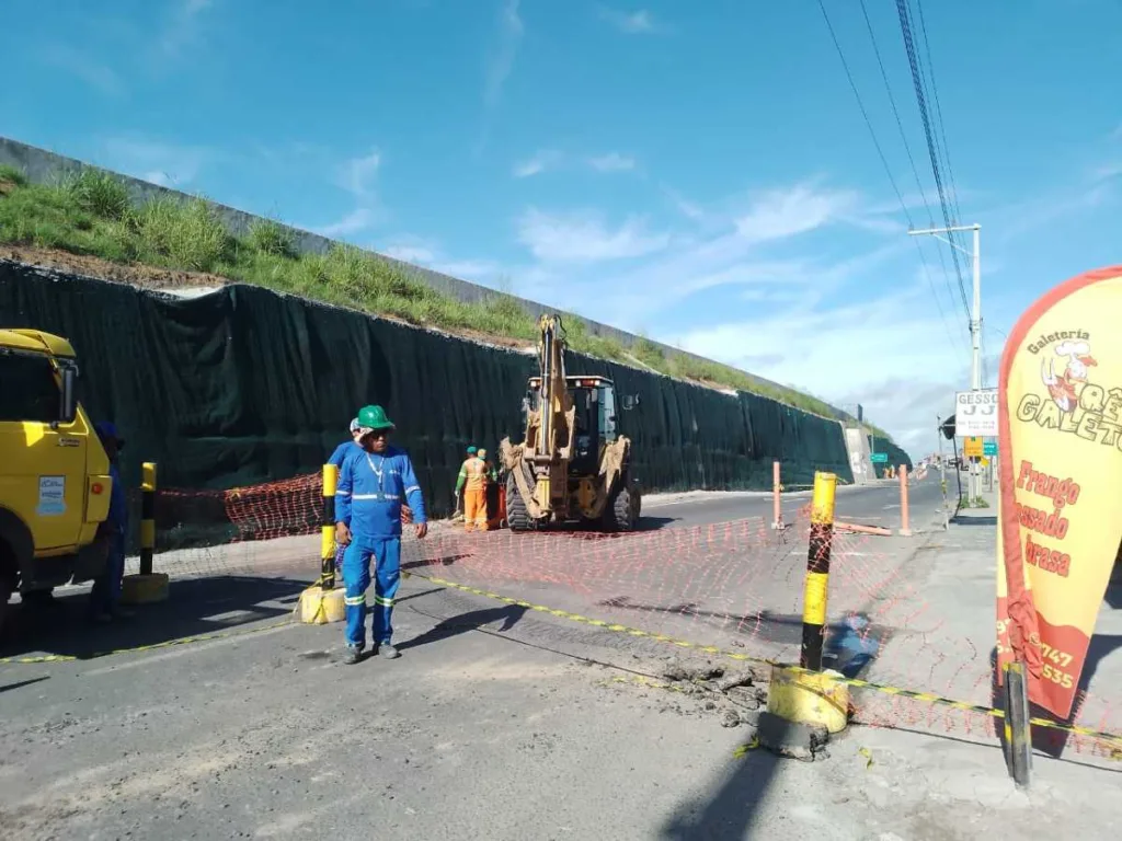 Cratera no Anel de Contorno