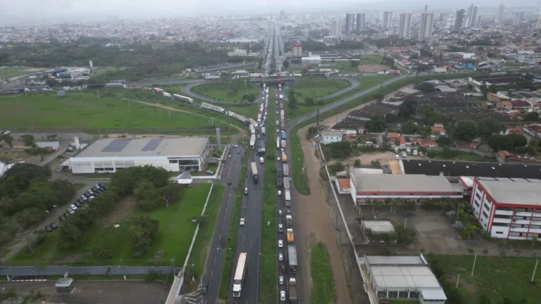 Viaduto Portal do Sertão (BR-324), em Feira de Santana